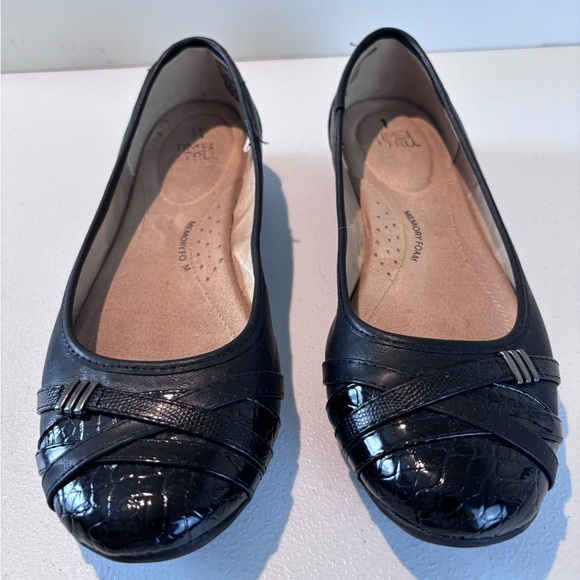 Time and Tru Black Flats Size 11 Memory Foam Comfort Shoes - Picture 1 of 6